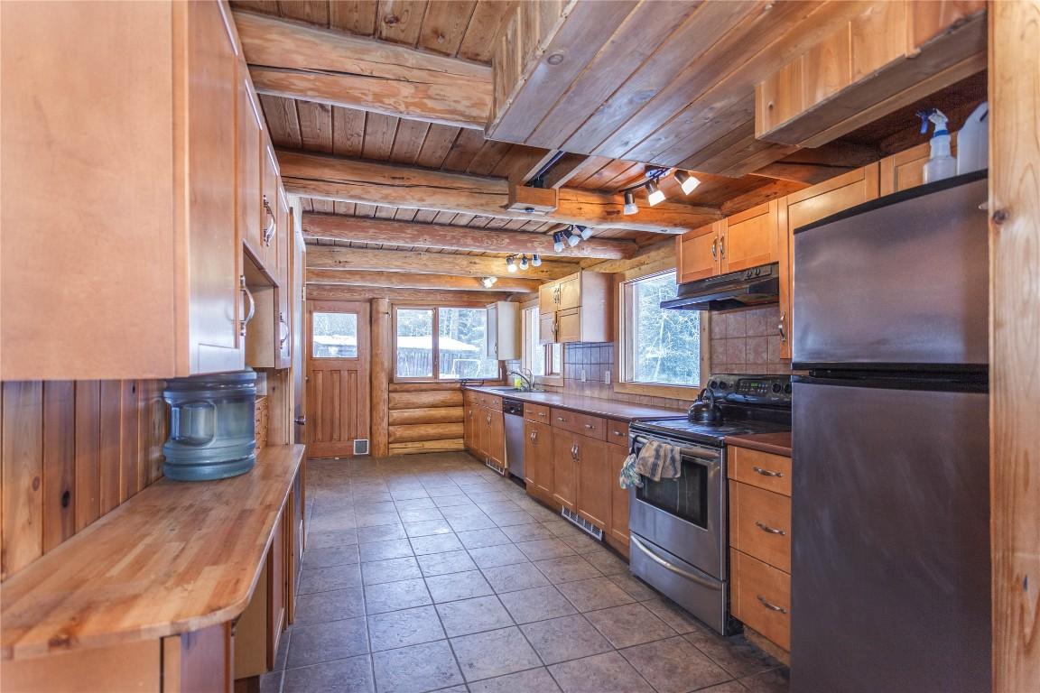 









692


North Fork

Road,
Cherryville,




BC
V0E 2G3

