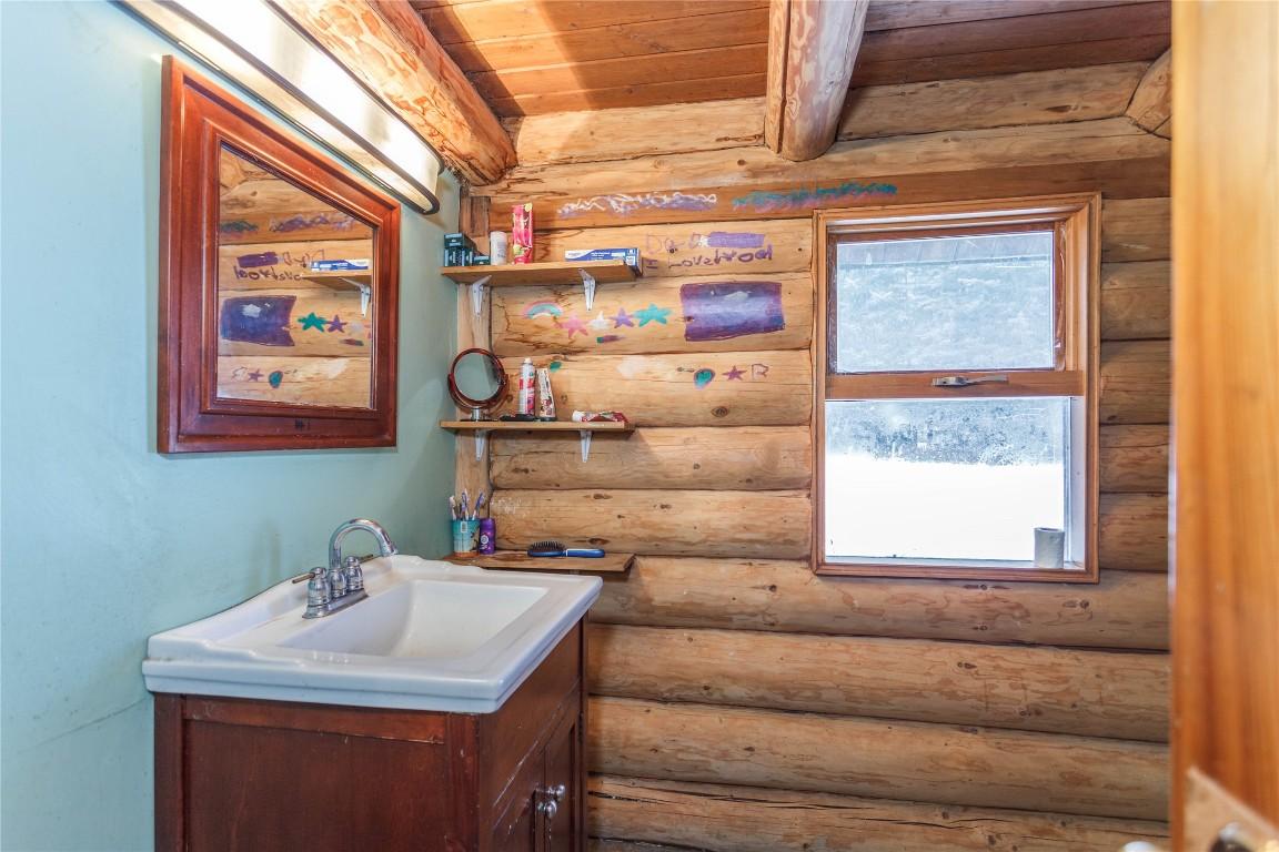 









692


North Fork

Road,
Cherryville,




BC
V0E 2G3

