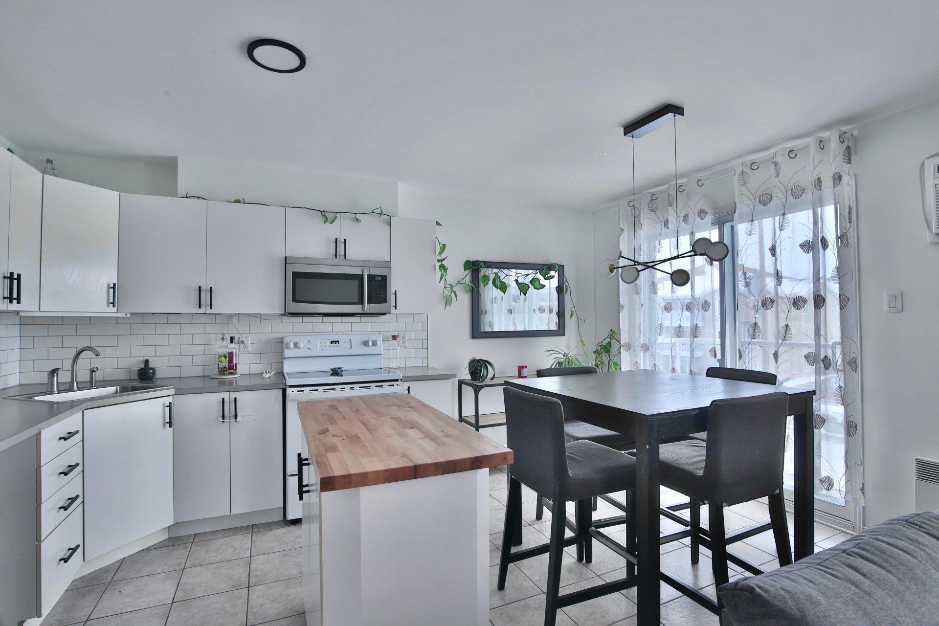 









2625


Boul. Jacques-Marcil

, 303,
Longueuil (Saint-Hubert),




QC
J3Y9E4

