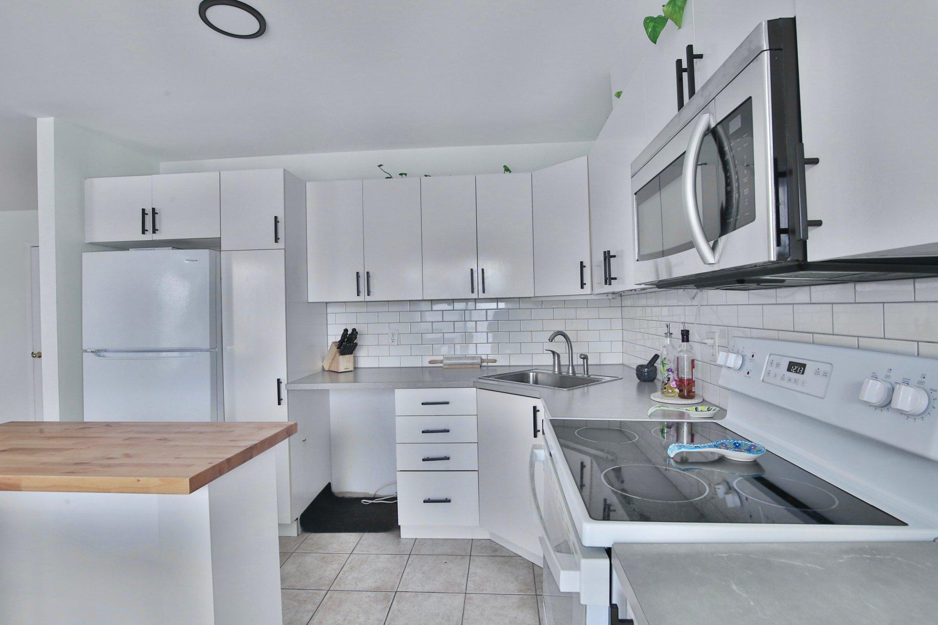 









2625


Boul. Jacques-Marcil

, 303,
Longueuil (Saint-Hubert),




QC
J3Y9E4

