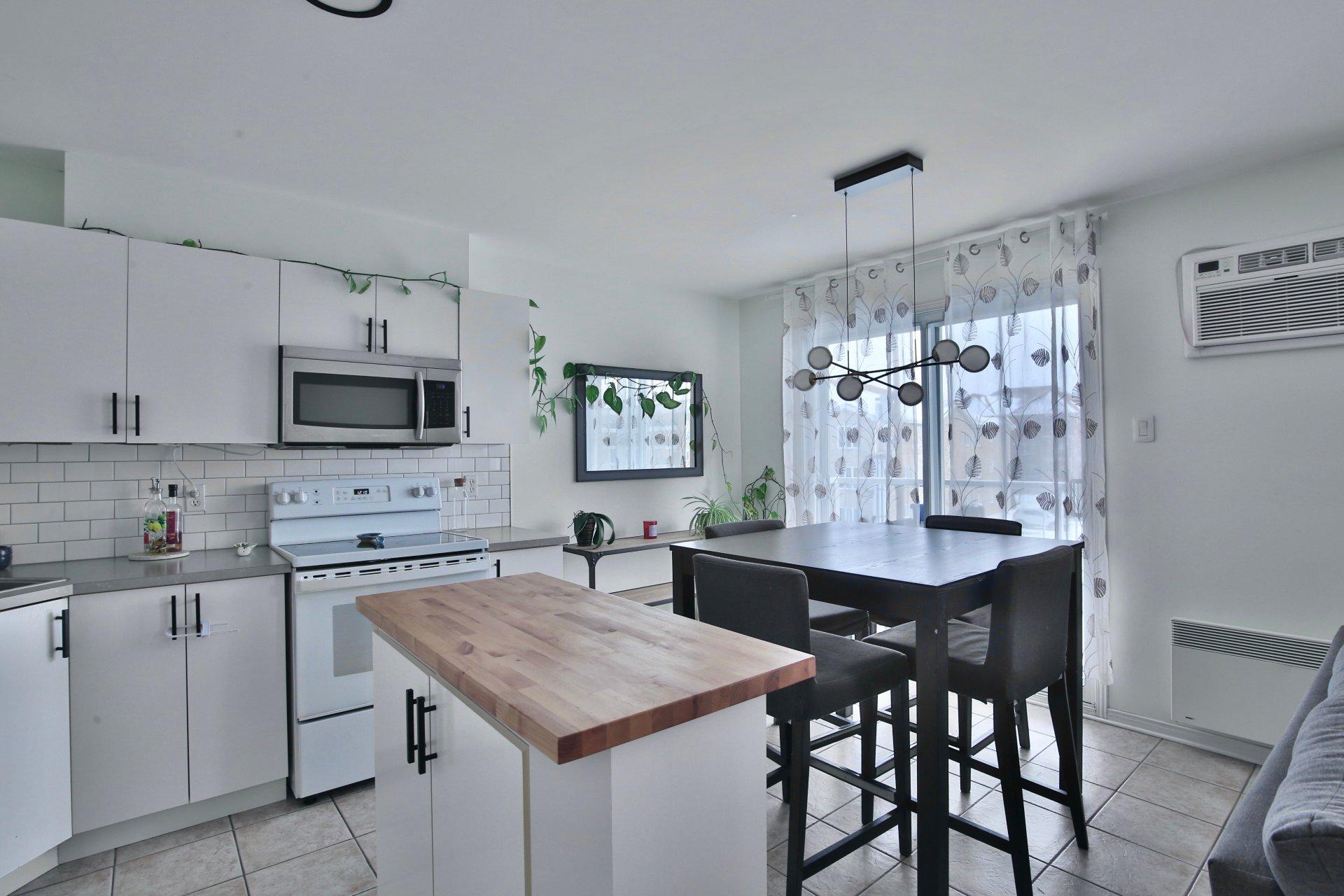 









2625


Boul. Jacques-Marcil

, 303,
Longueuil (Saint-Hubert),




QC
J3Y9E4

