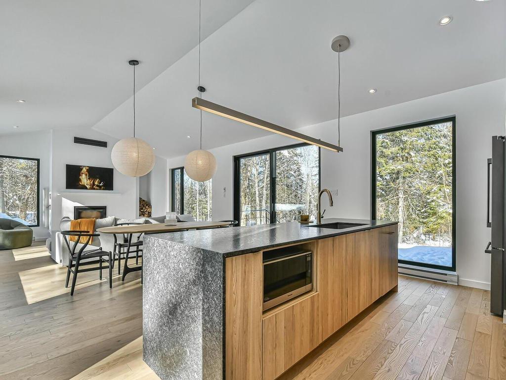 









87


Ch. des Alouettes

,
Lac-Supérieur,




QC
J0T1J0

