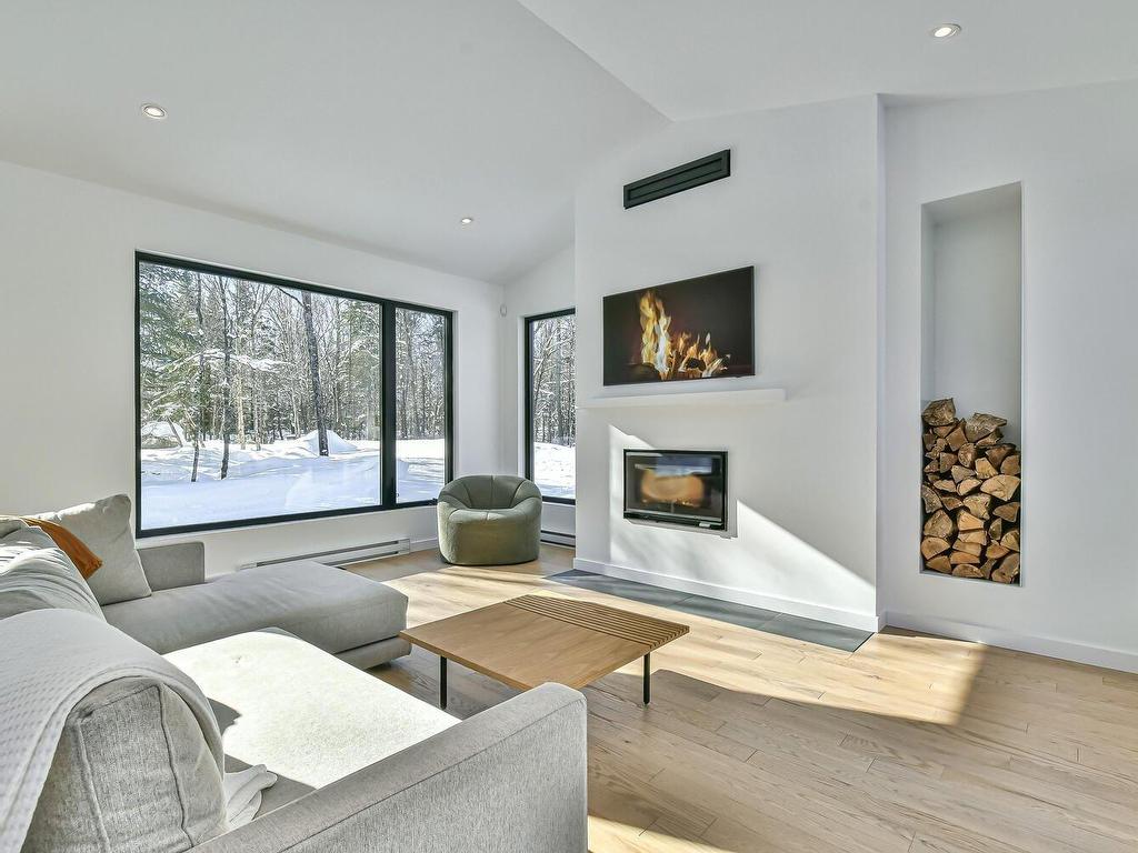 









87


Ch. des Alouettes

,
Lac-Supérieur,




QC
J0T1J0

