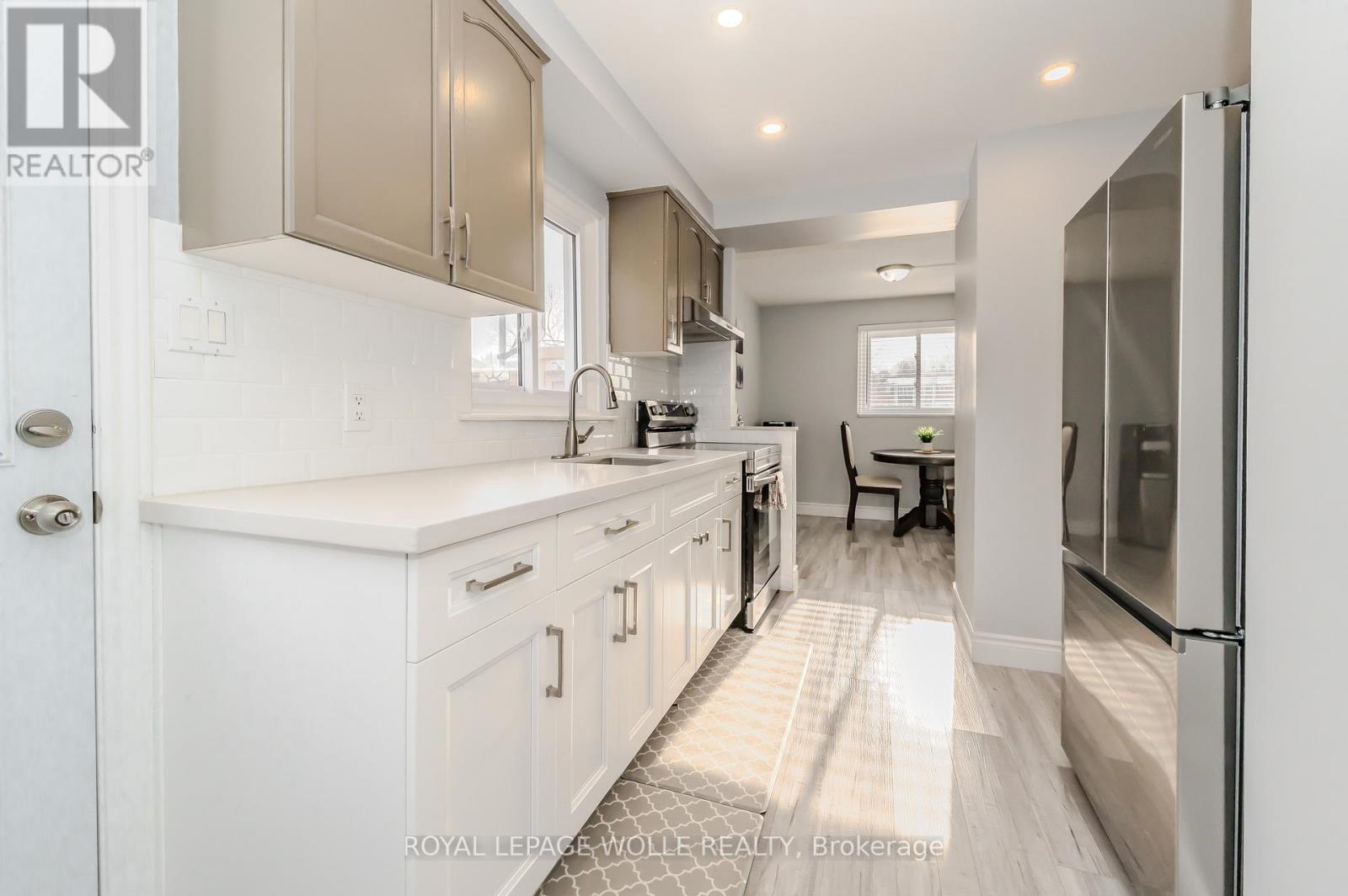 












79 TENNYSON STREET

,
Woodstock,




Ontario
N4S8B3

