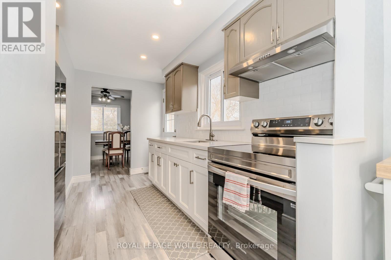 












79 TENNYSON STREET

,
Woodstock,




Ontario
N4S8B3

