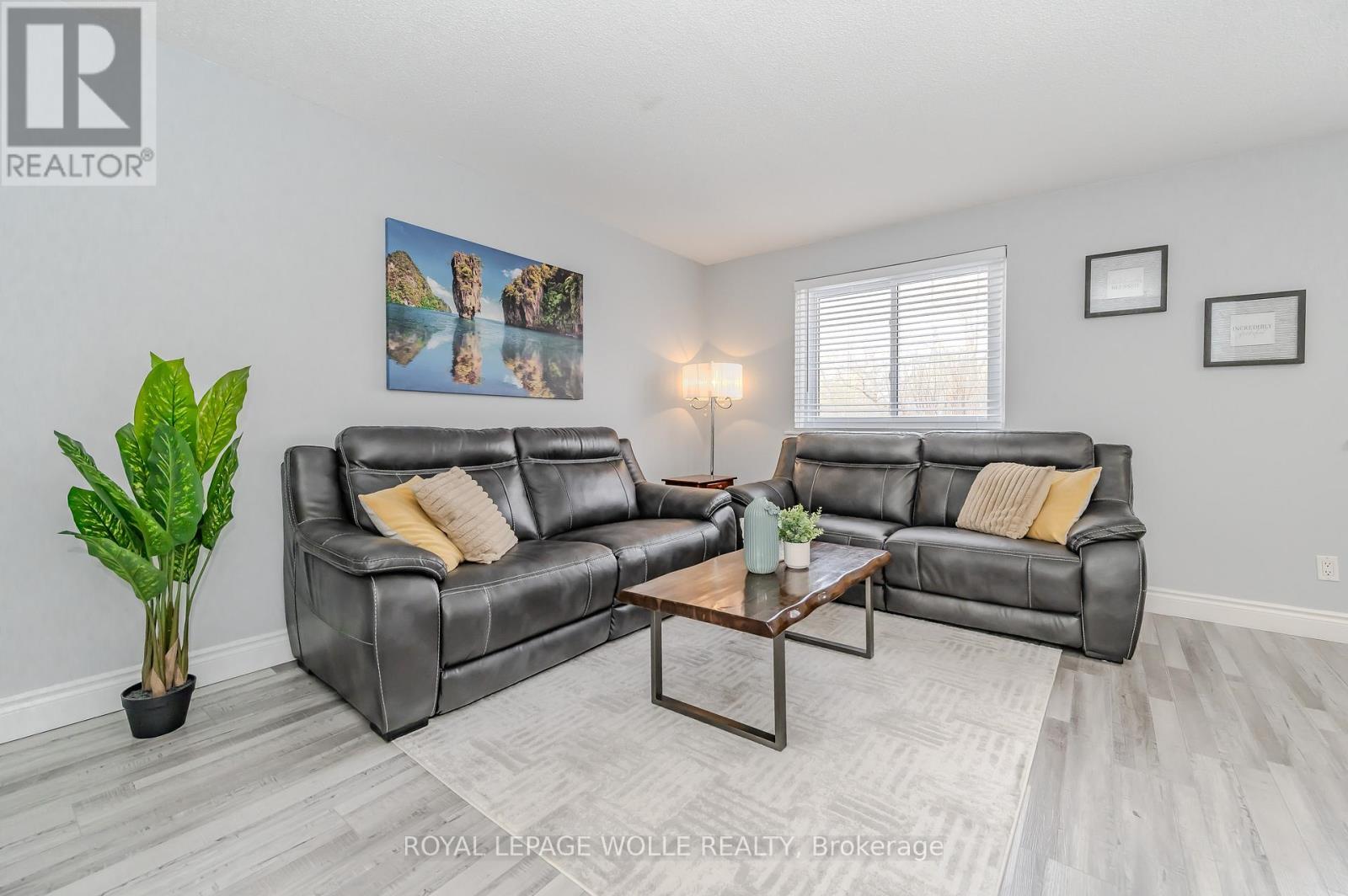 












79 TENNYSON STREET

,
Woodstock,




Ontario
N4S8B3


