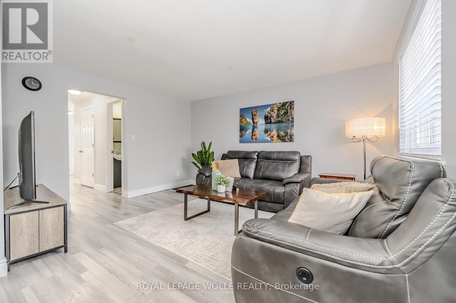 












79 TENNYSON STREET

,
Woodstock,




Ontario
N4S8B3

