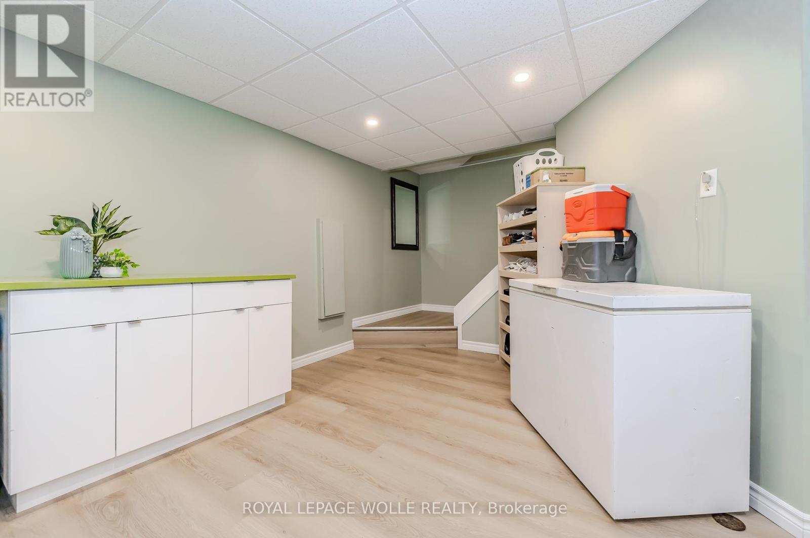 












79 TENNYSON STREET

,
Woodstock,




Ontario
N4S8B3

