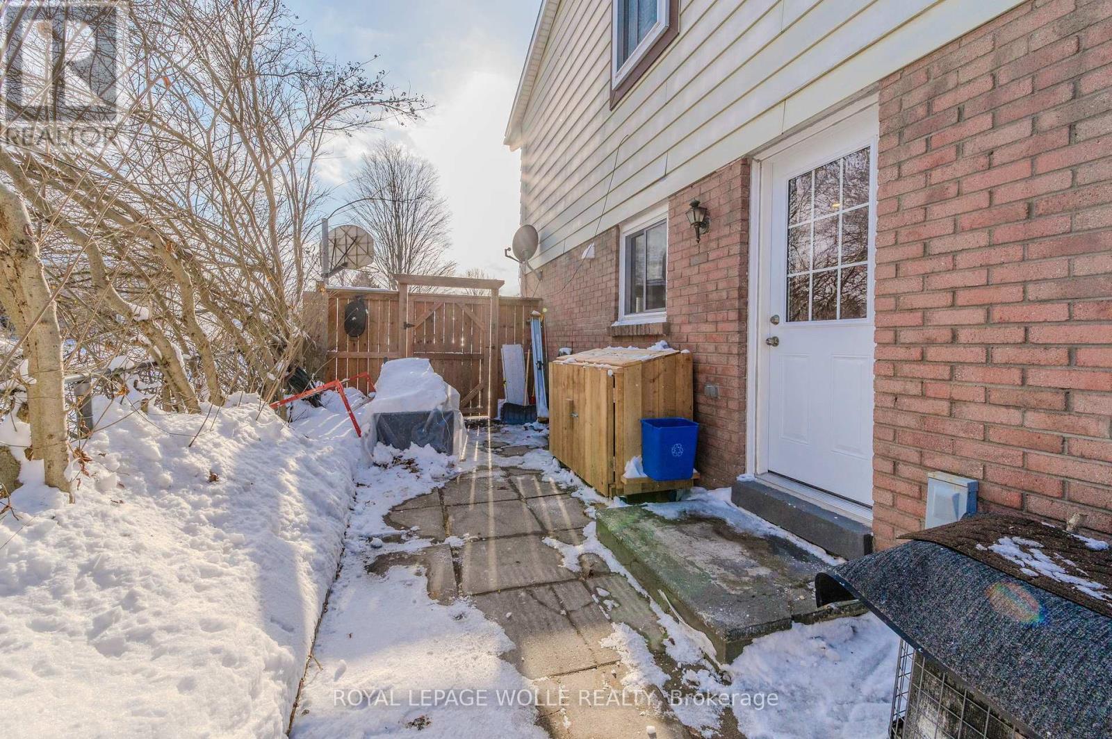 












79 TENNYSON STREET

,
Woodstock,




Ontario
N4S8B3

