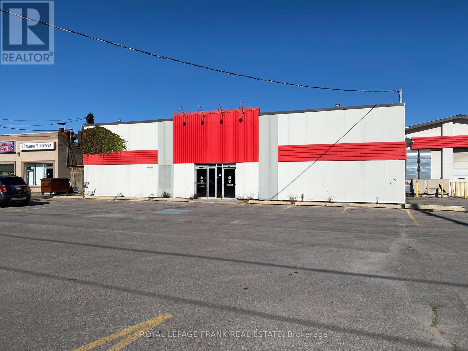 












246 KING STREET E

,
Clarington (Bowmanville),




Ontario
L1C1P5


