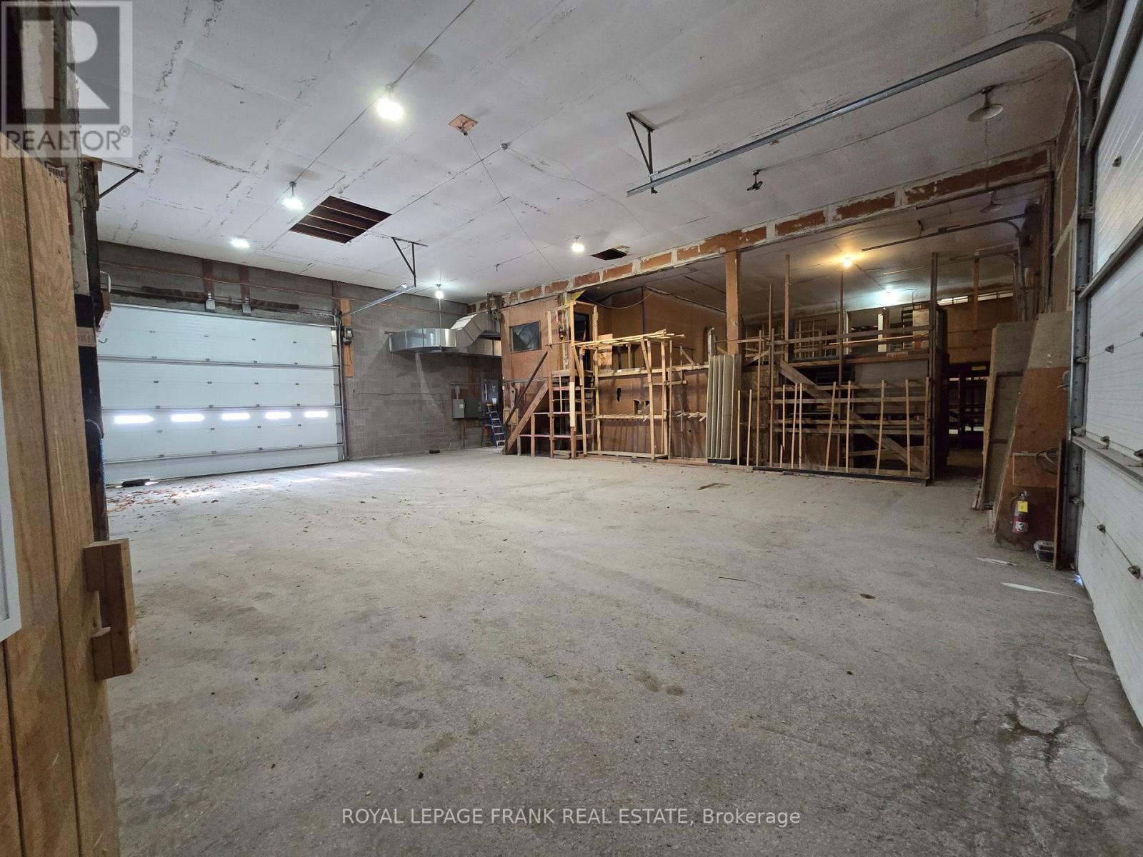 












246 KING STREET E

,
Clarington (Bowmanville),




Ontario
L1C1P5

