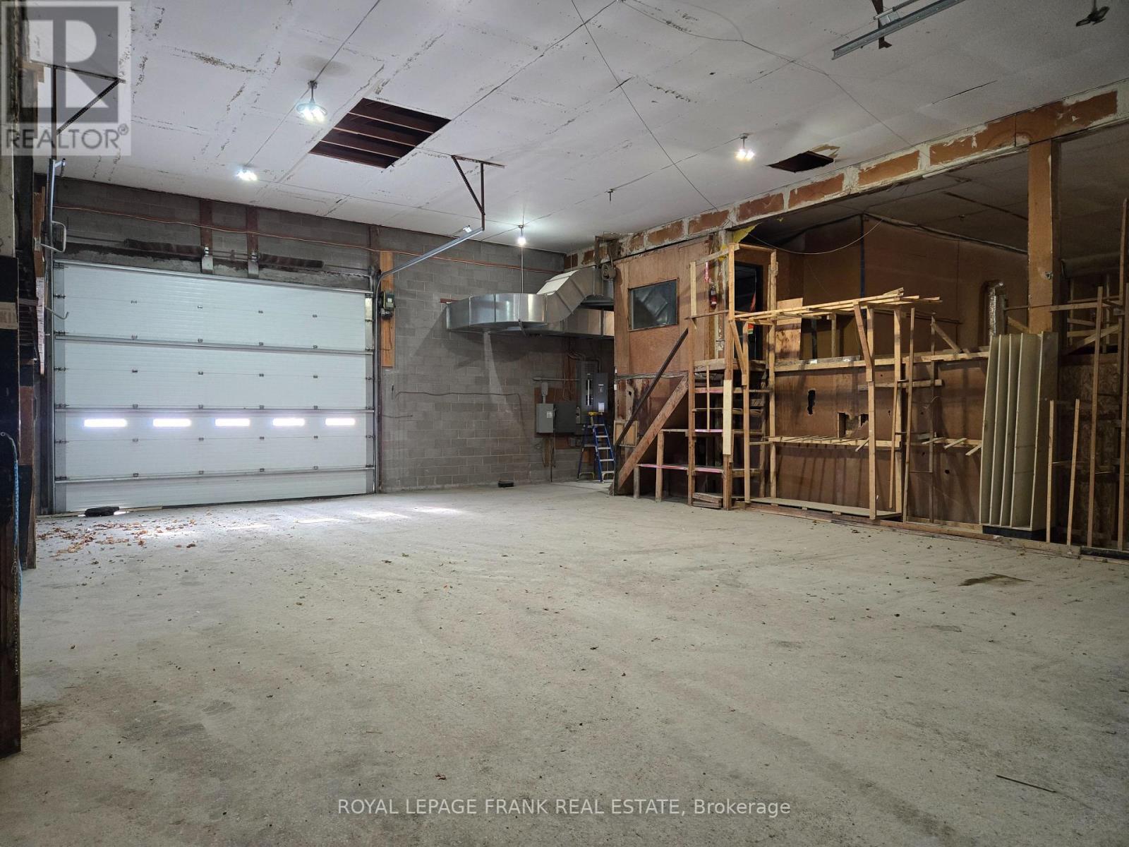 












246 KING STREET E

,
Clarington (Bowmanville),




Ontario
L1C1P5

