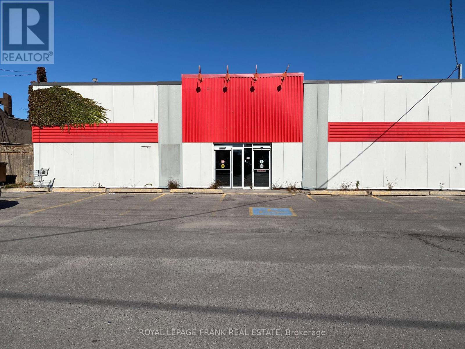 












246 KING STREET E

,
Clarington (Bowmanville),




Ontario
L1C1P5

