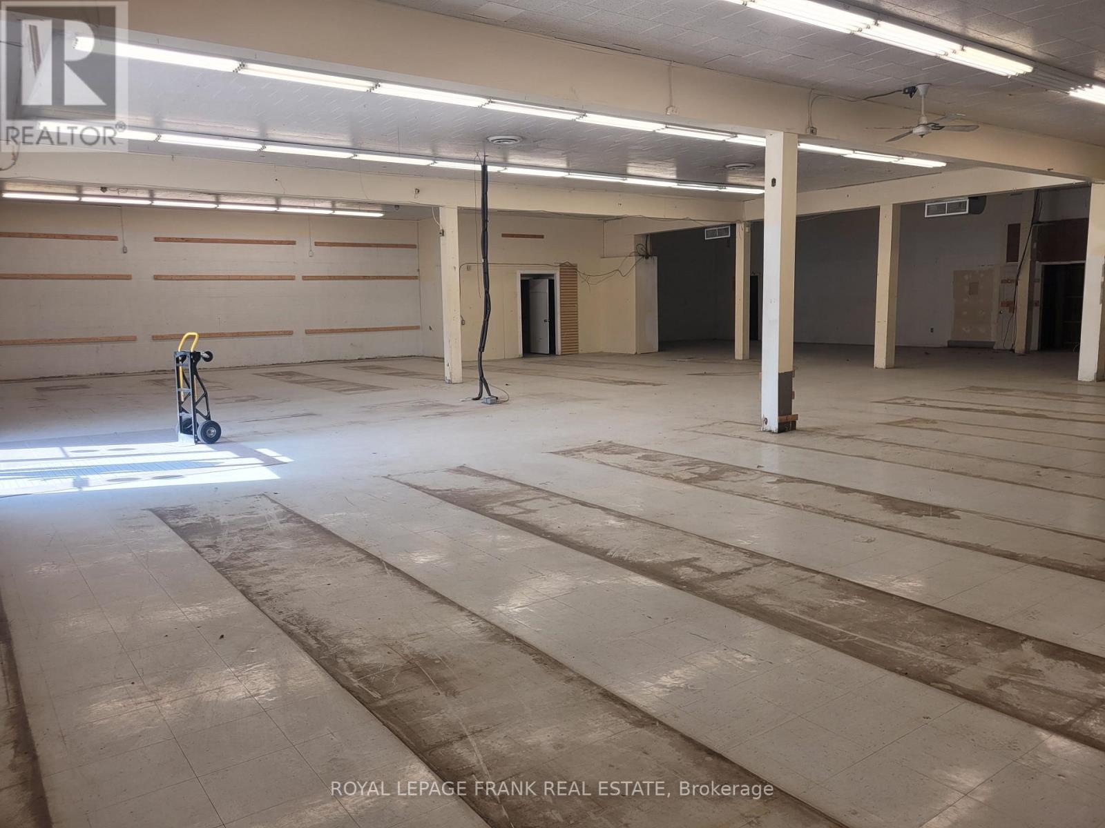 












246 KING STREET E

,
Clarington (Bowmanville),




Ontario
L1C1P5

