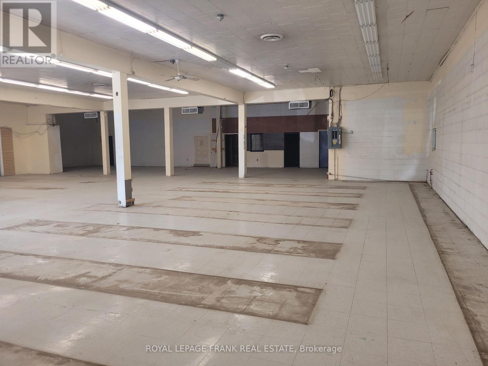 












246 KING STREET E

,
Clarington (Bowmanville),




Ontario
L1C1P5

