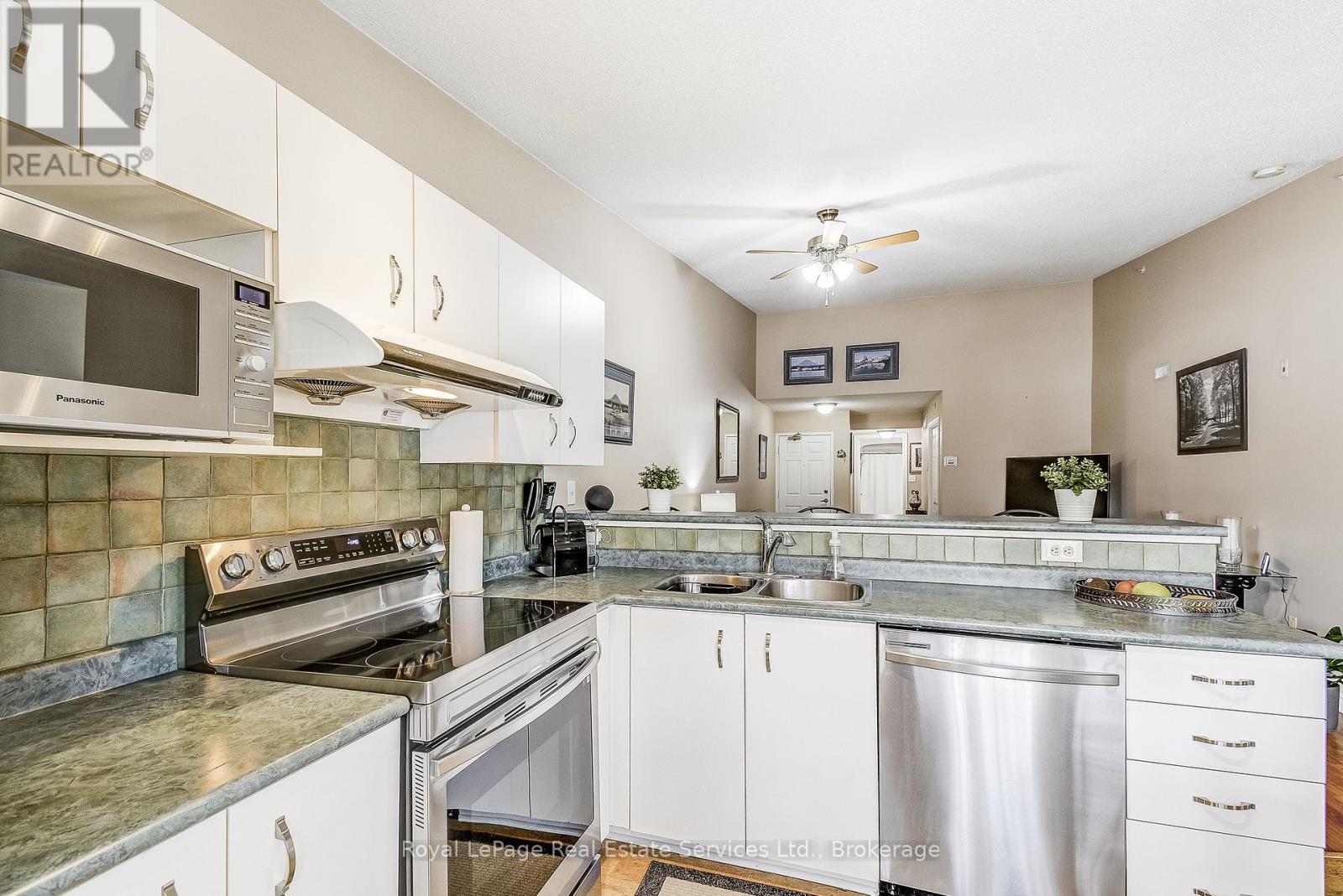 












411 - 1431 WALKERS LINE

,
Burlington (Tansley),




Ontario
L7M4P3


