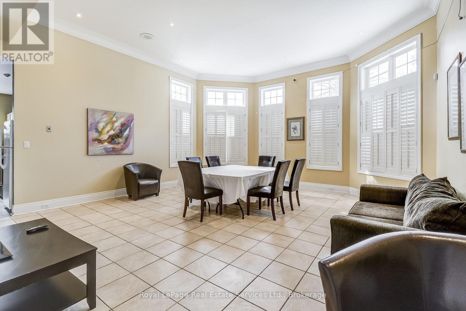 












411 - 1431 WALKERS LINE

,
Burlington (Tansley),




Ontario
L7M4P3

