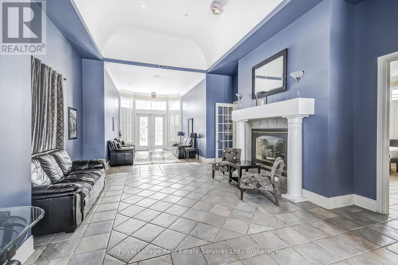 












411 - 1431 WALKERS LINE

,
Burlington (Tansley),




Ontario
L7M4P3

