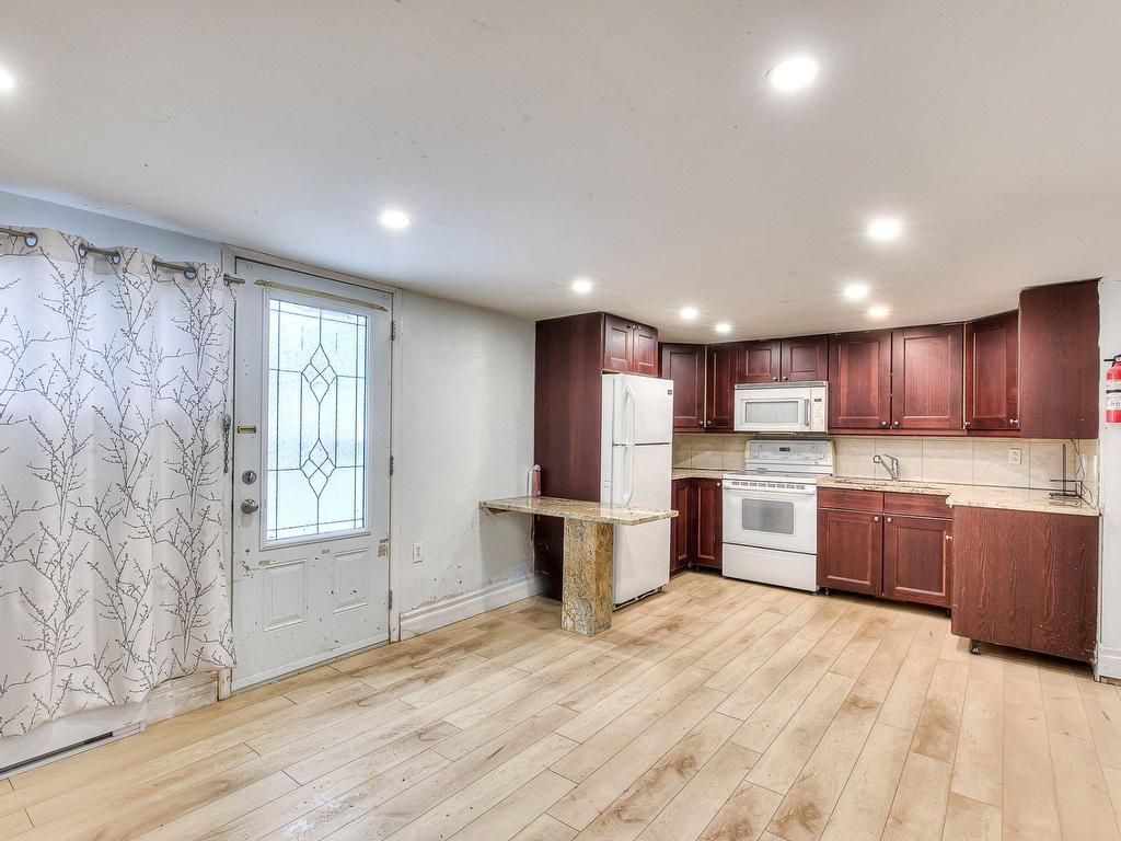 









6358


Av. Clanranald

,
Montréal (Côte-des-Neiges/Notre-Dame-de-Grâce),




QC
H3X2S3

