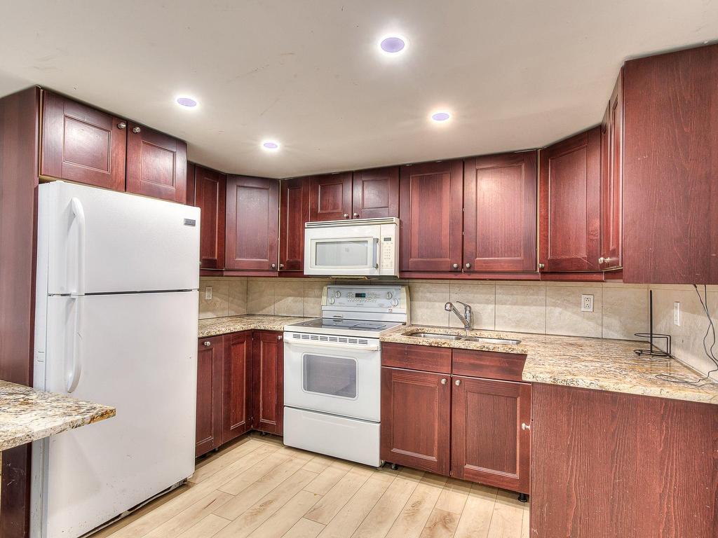 









6358


Av. Clanranald

,
Montréal (Côte-des-Neiges/Notre-Dame-de-Grâce),




QC
H3X2S3

