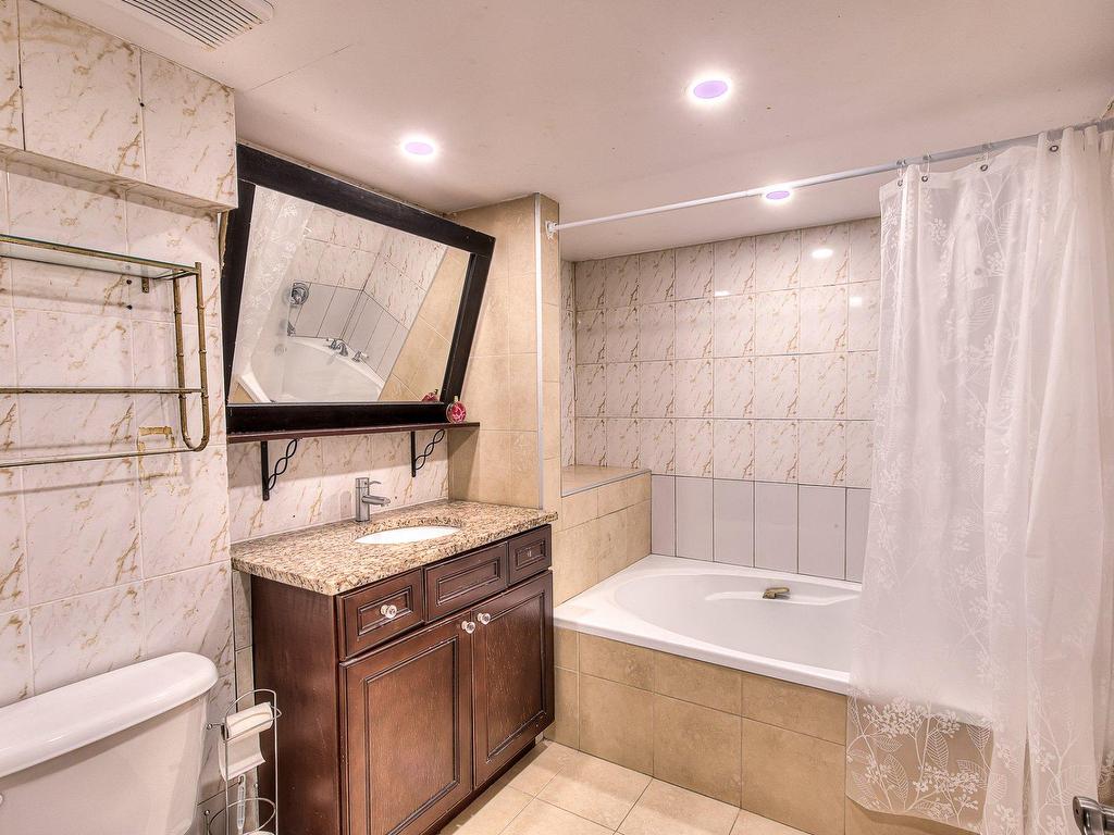 









6358


Av. Clanranald

,
Montréal (Côte-des-Neiges/Notre-Dame-de-Grâce),




QC
H3X2S3

