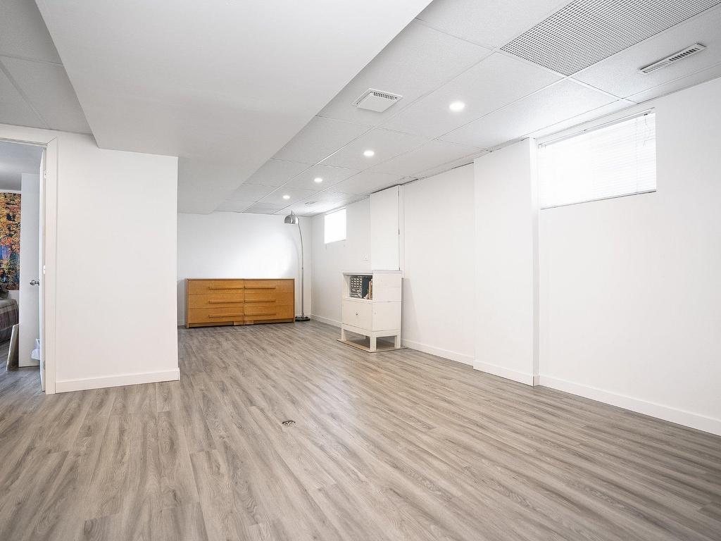 









3715


Rue Park

,
Longueuil (Saint-Hubert),




QC
J3Y4Z1

