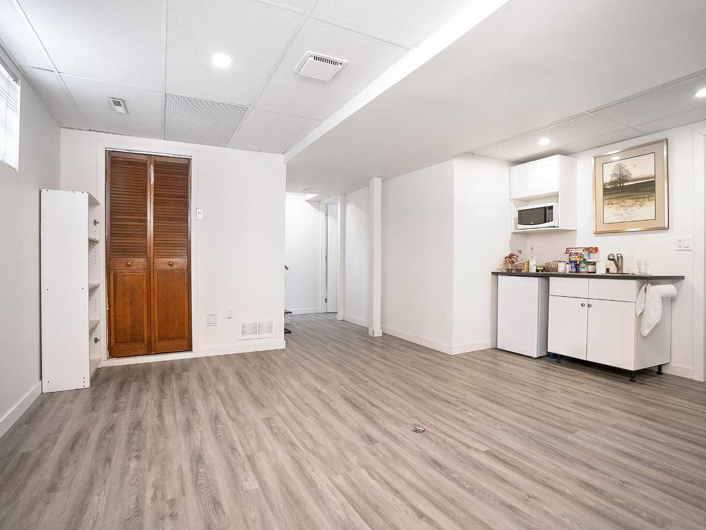 









3715


Rue Park

,
Longueuil (Saint-Hubert),




QC
J3Y4Z1

