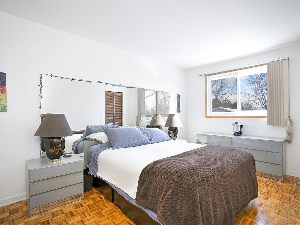 









3715


Rue Park

,
Longueuil (Saint-Hubert),




QC
J3Y4Z1

