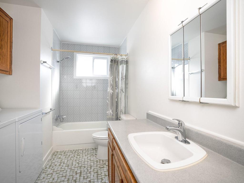 









3715


Rue Park

,
Longueuil (Saint-Hubert),




QC
J3Y4Z1

