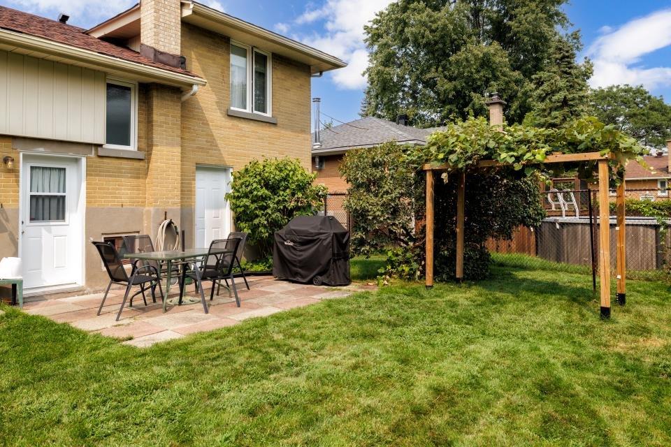 









232


Av. Sherwood

,
Pointe-Claire,




QC
H9R2R8

