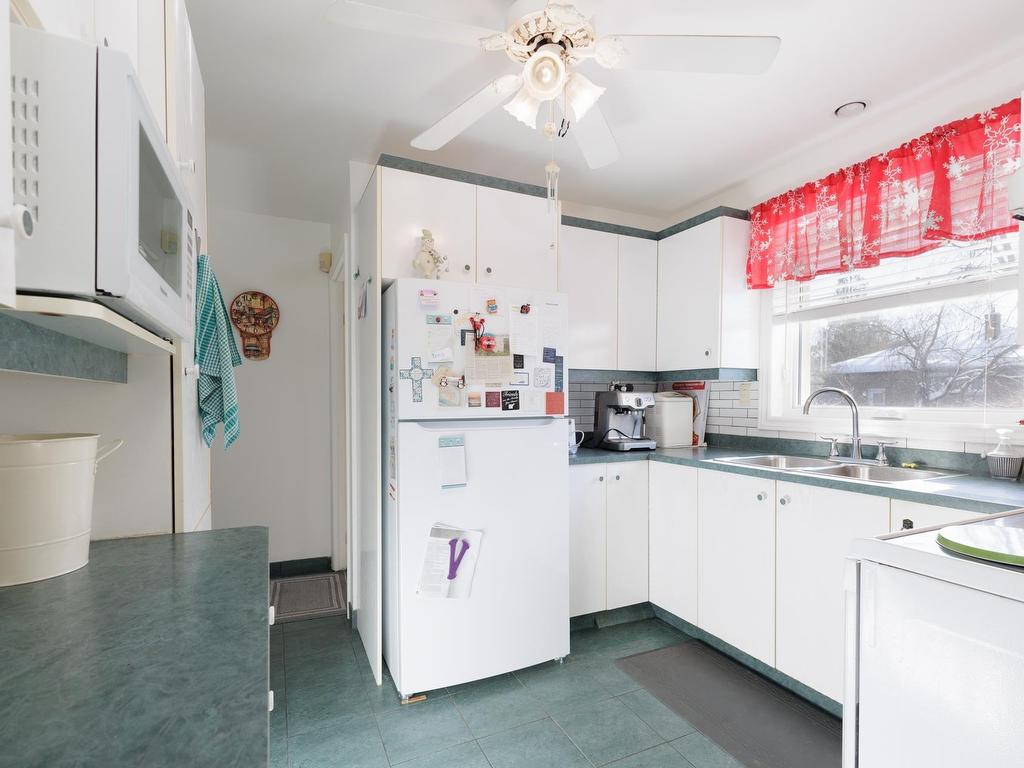 









232


Av. Sherwood

,
Pointe-Claire,




QC
H9R2R8

