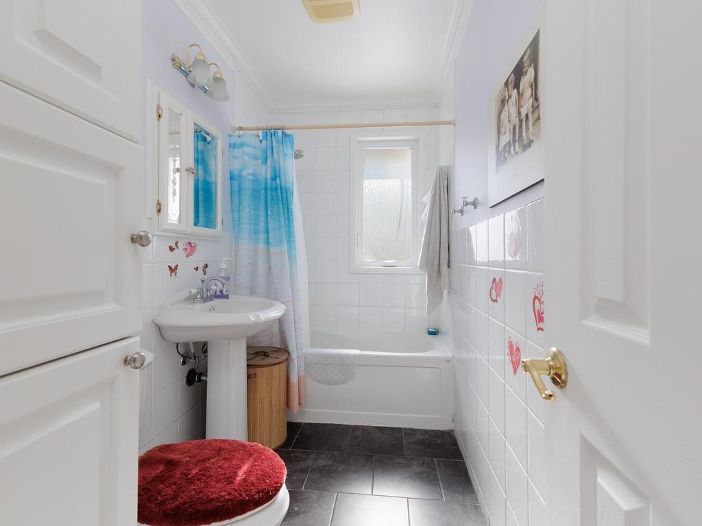 









232


Av. Sherwood

,
Pointe-Claire,




QC
H9R2R8

