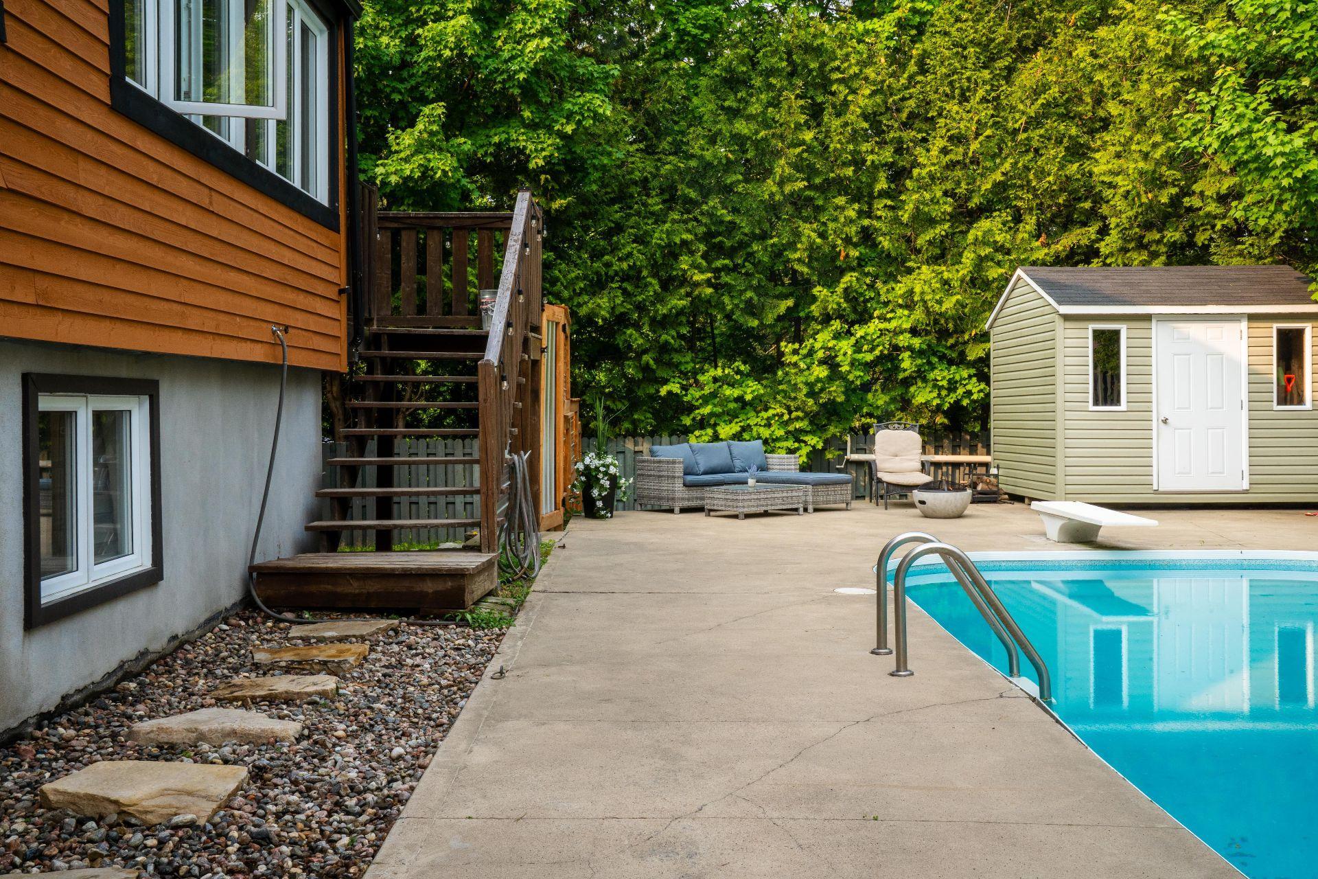









75

 - 77


Av. de l'Église

,
Saint-Sauveur,




QC
J0R1R1

