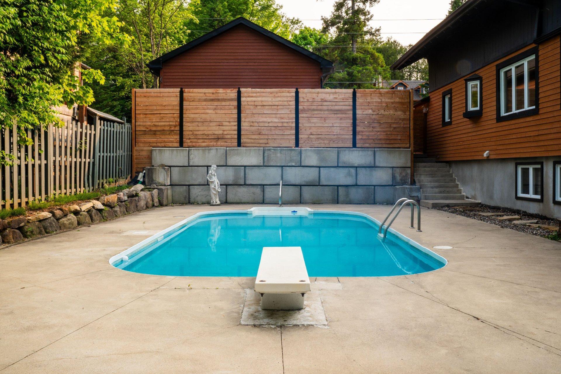 









75

 - 77


Av. de l'Église

,
Saint-Sauveur,




QC
J0R1R1


