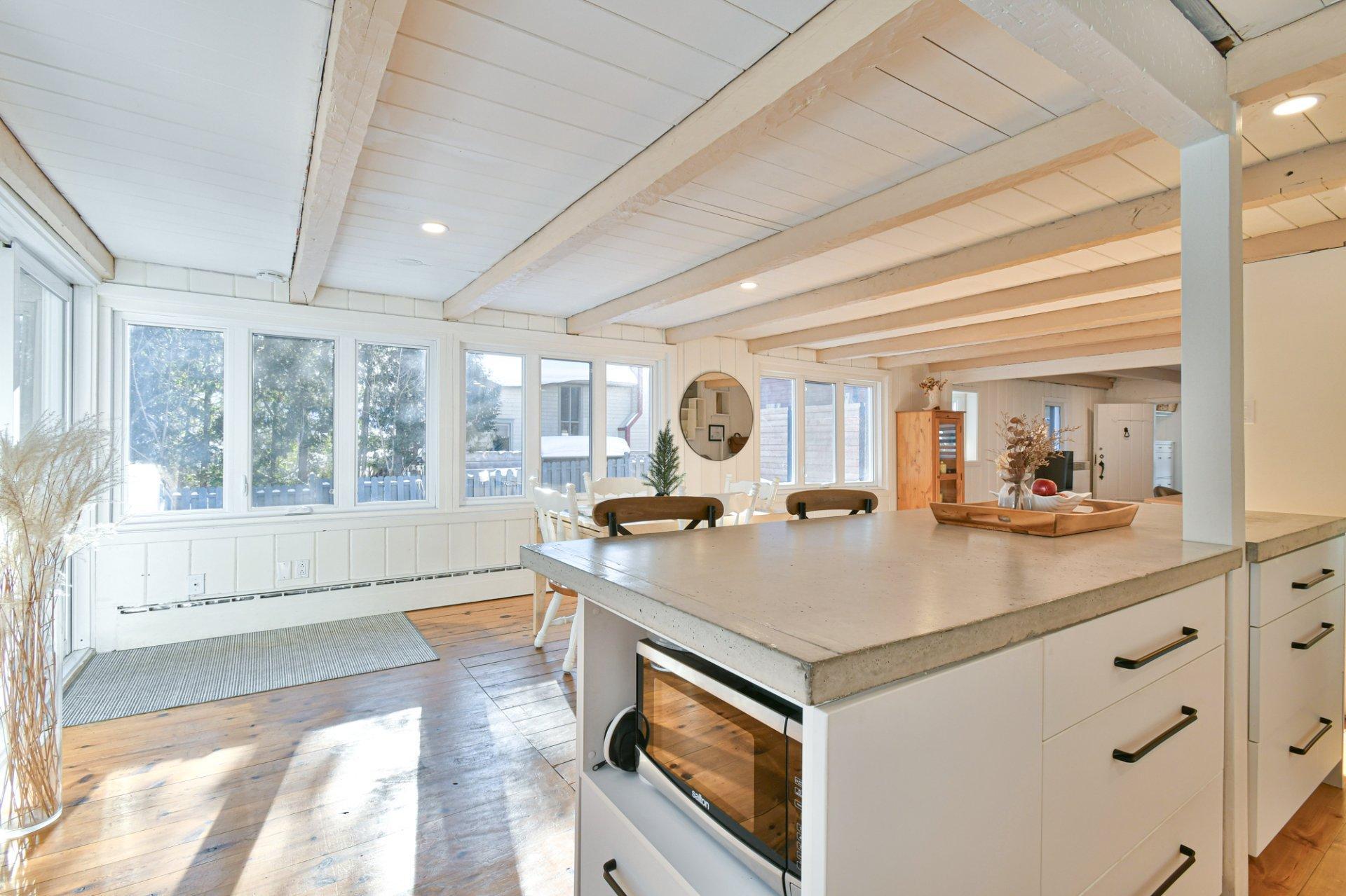 









75

 - 77


Av. de l'Église

,
Saint-Sauveur,




QC
J0R1R1


