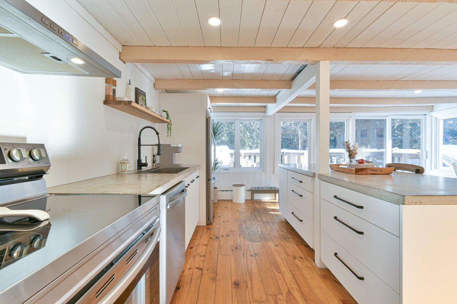









75

 - 77


Av. de l'Église

,
Saint-Sauveur,




QC
J0R1R1

