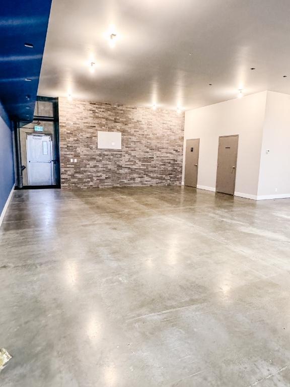 









716


Adams

Court, 107,
Kelowna,




BC
V1X 7S2


