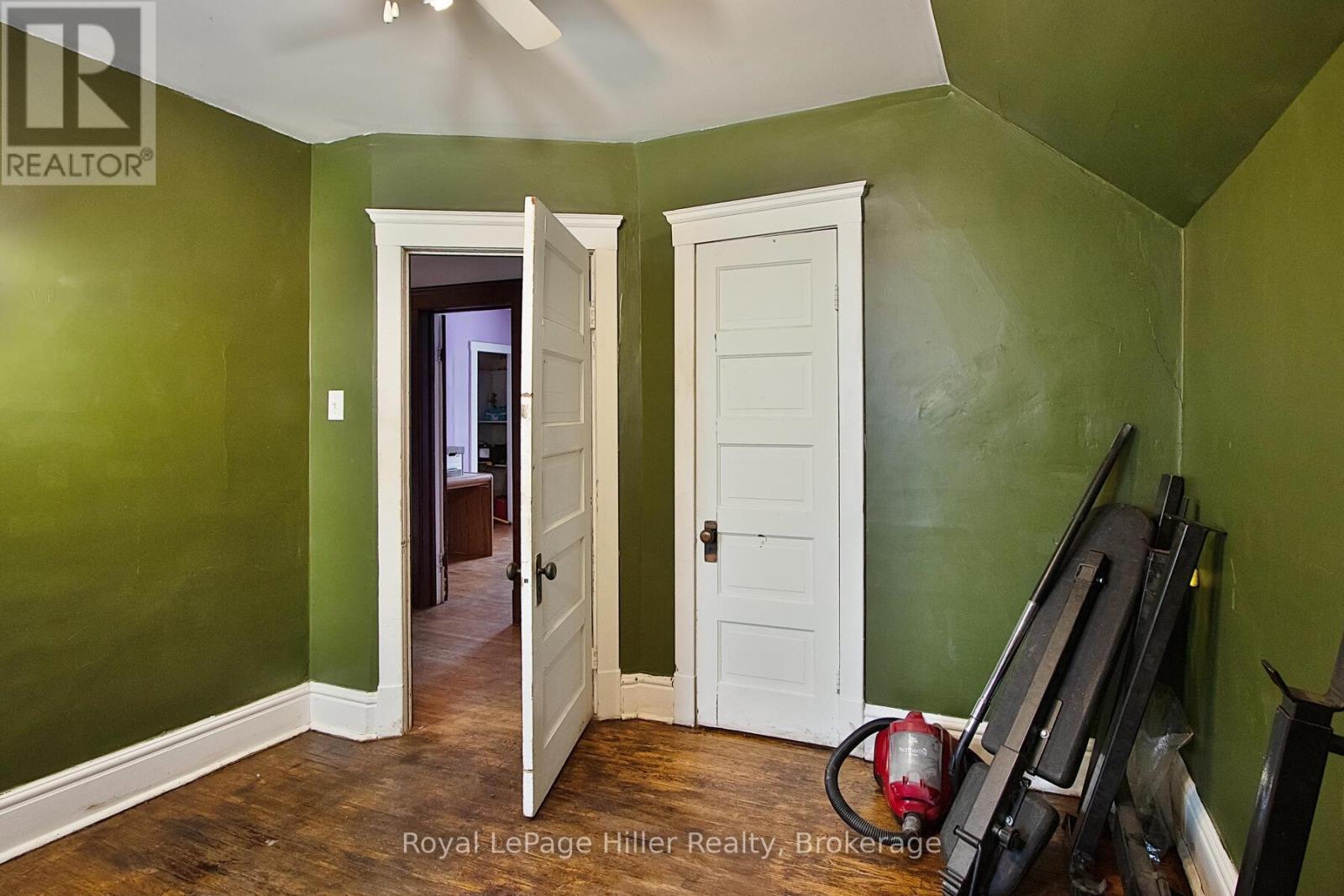 












103 MOWAT STREET

,
Stratford,




Ontario
N5A2B8

