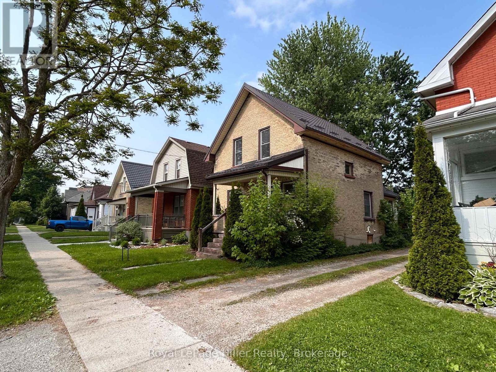 












103 MOWAT STREET

,
Stratford,




Ontario
N5A2B8

