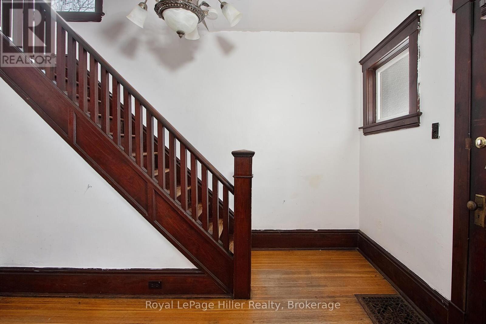 












103 MOWAT STREET

,
Stratford,




Ontario
N5A2B8

