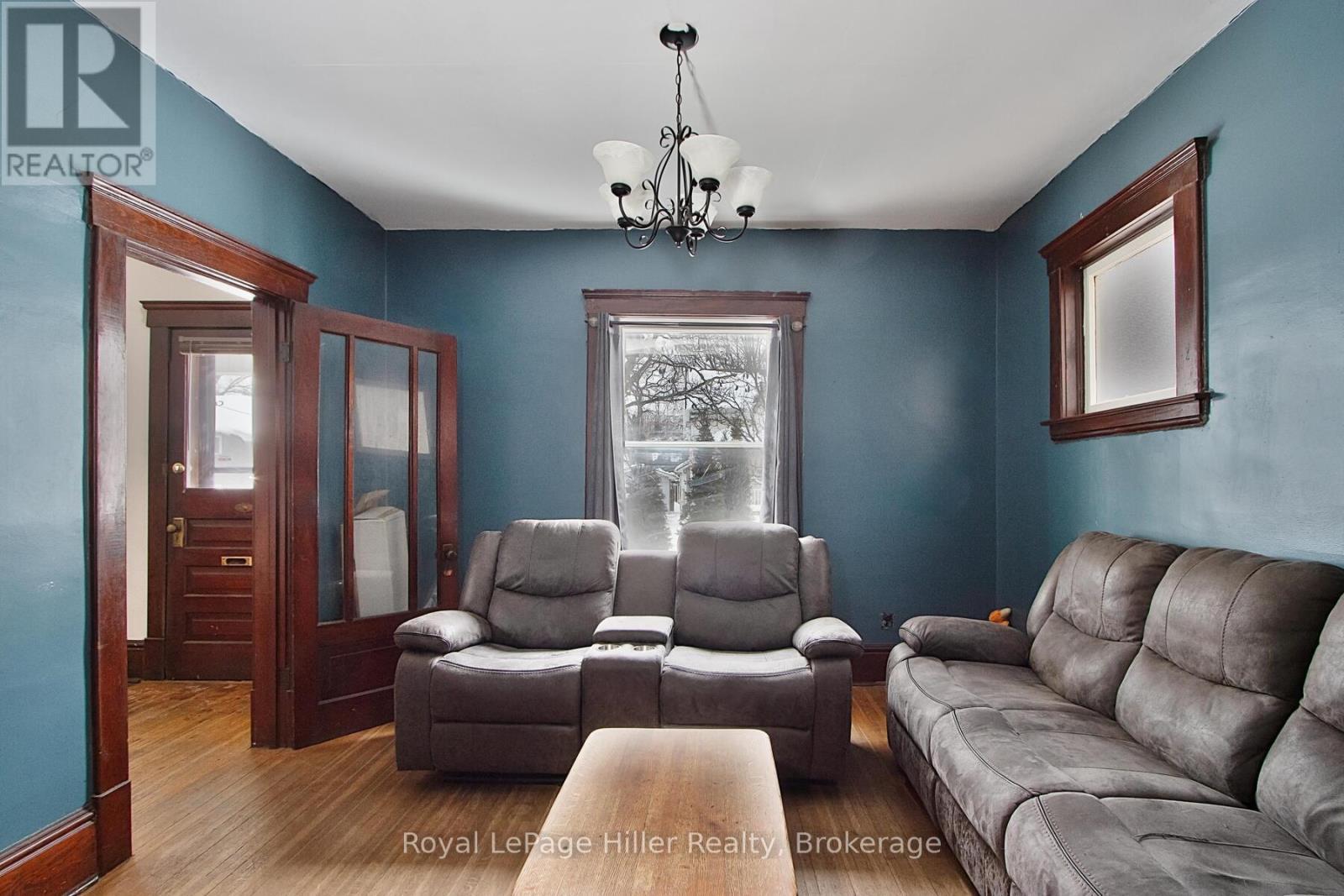 












103 MOWAT STREET

,
Stratford,




Ontario
N5A2B8


