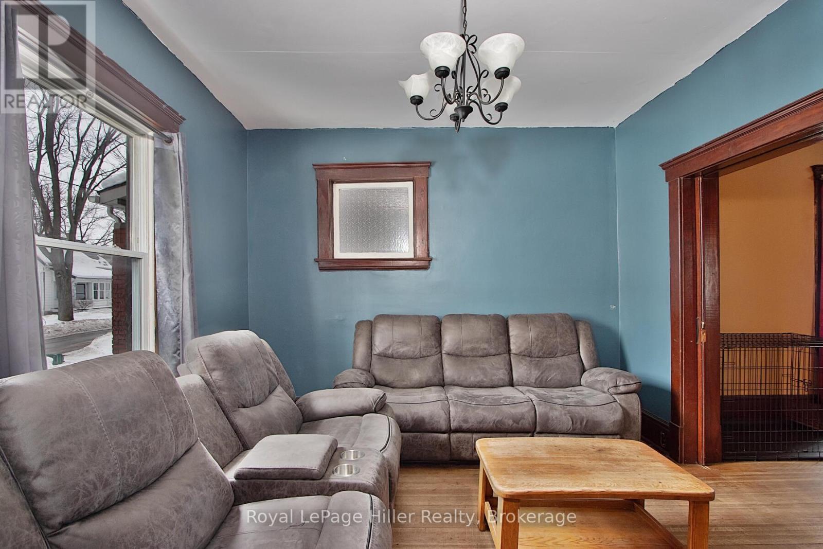 












103 MOWAT STREET

,
Stratford,




Ontario
N5A2B8

