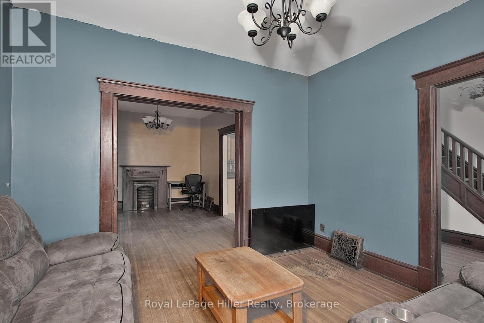 












103 MOWAT STREET

,
Stratford,




Ontario
N5A2B8

