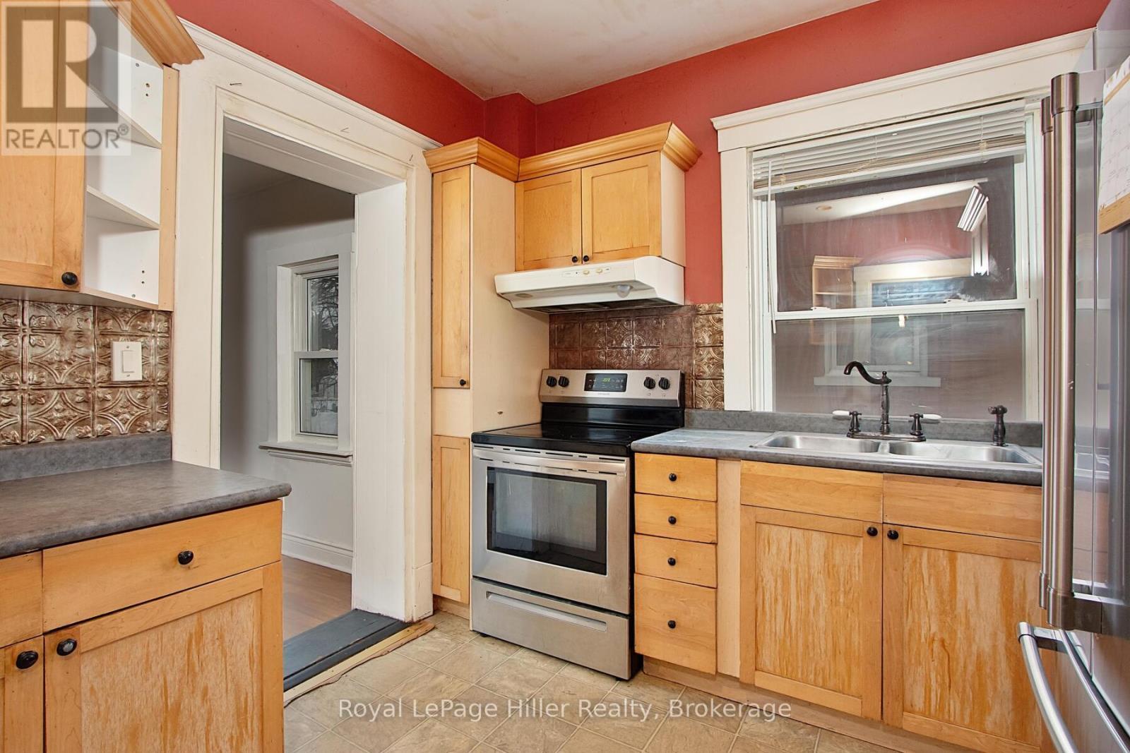 












103 MOWAT STREET

,
Stratford,




Ontario
N5A2B8

