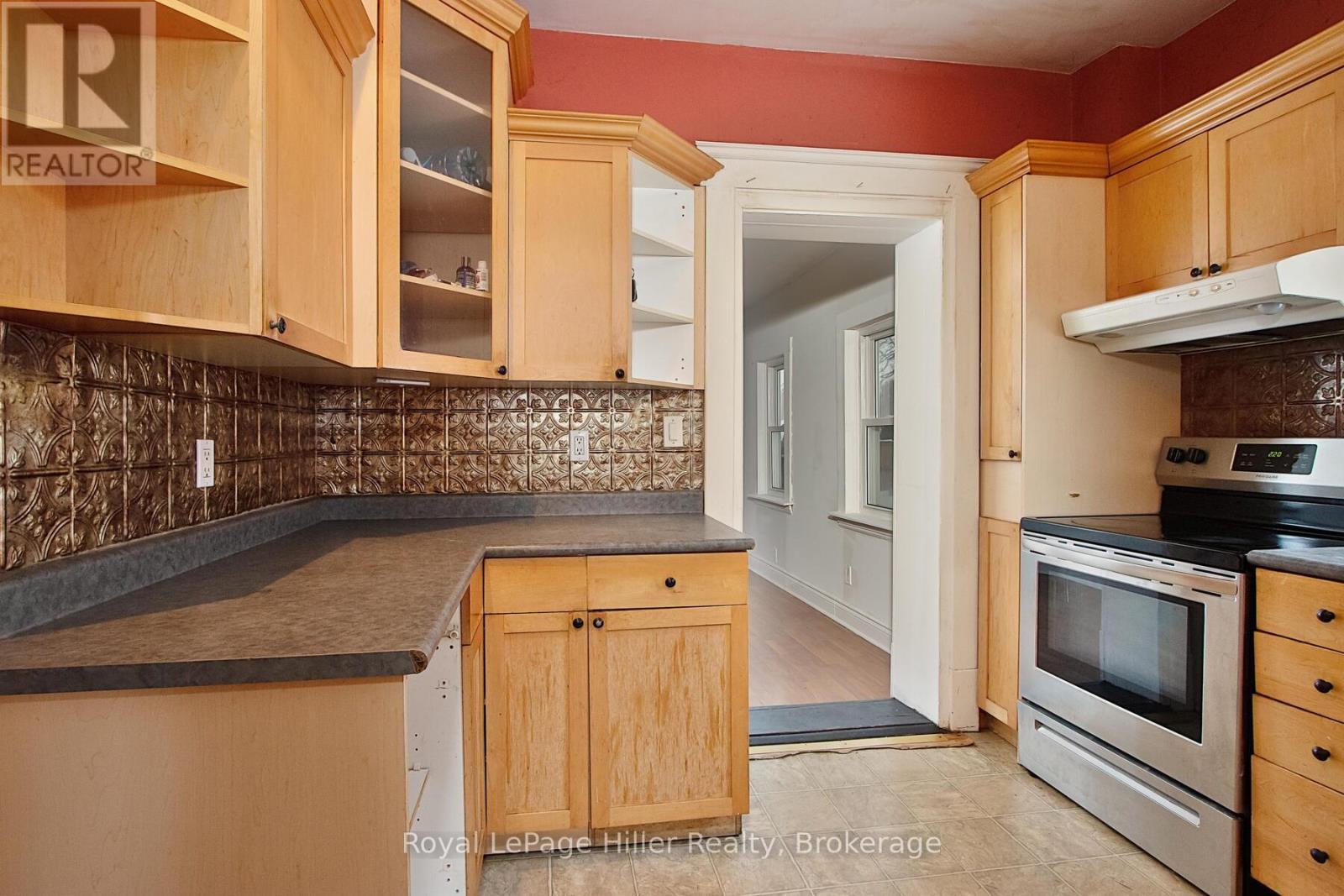 












103 MOWAT STREET

,
Stratford,




Ontario
N5A2B8

