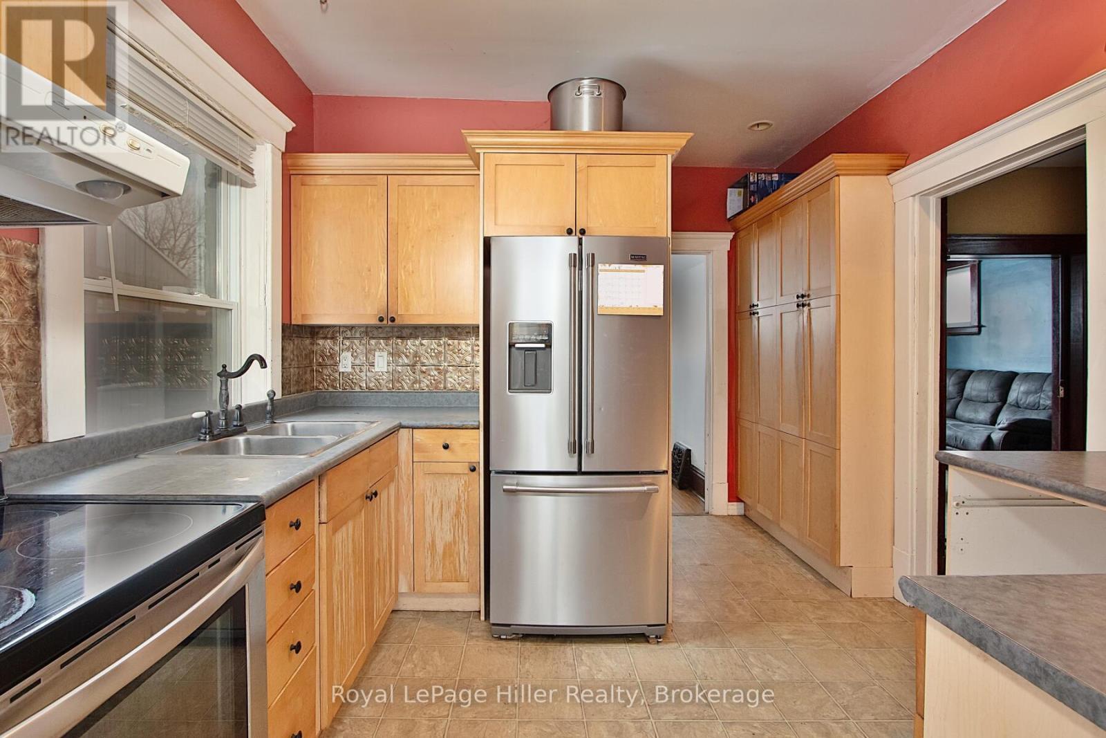 












103 MOWAT STREET

,
Stratford,




Ontario
N5A2B8

