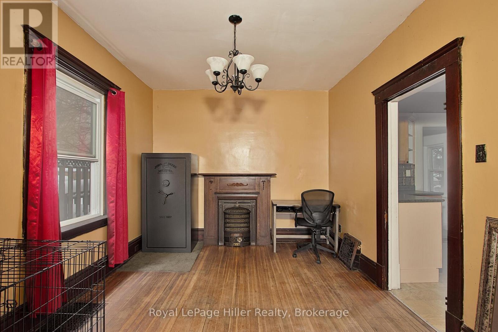 












103 MOWAT STREET

,
Stratford,




Ontario
N5A2B8

