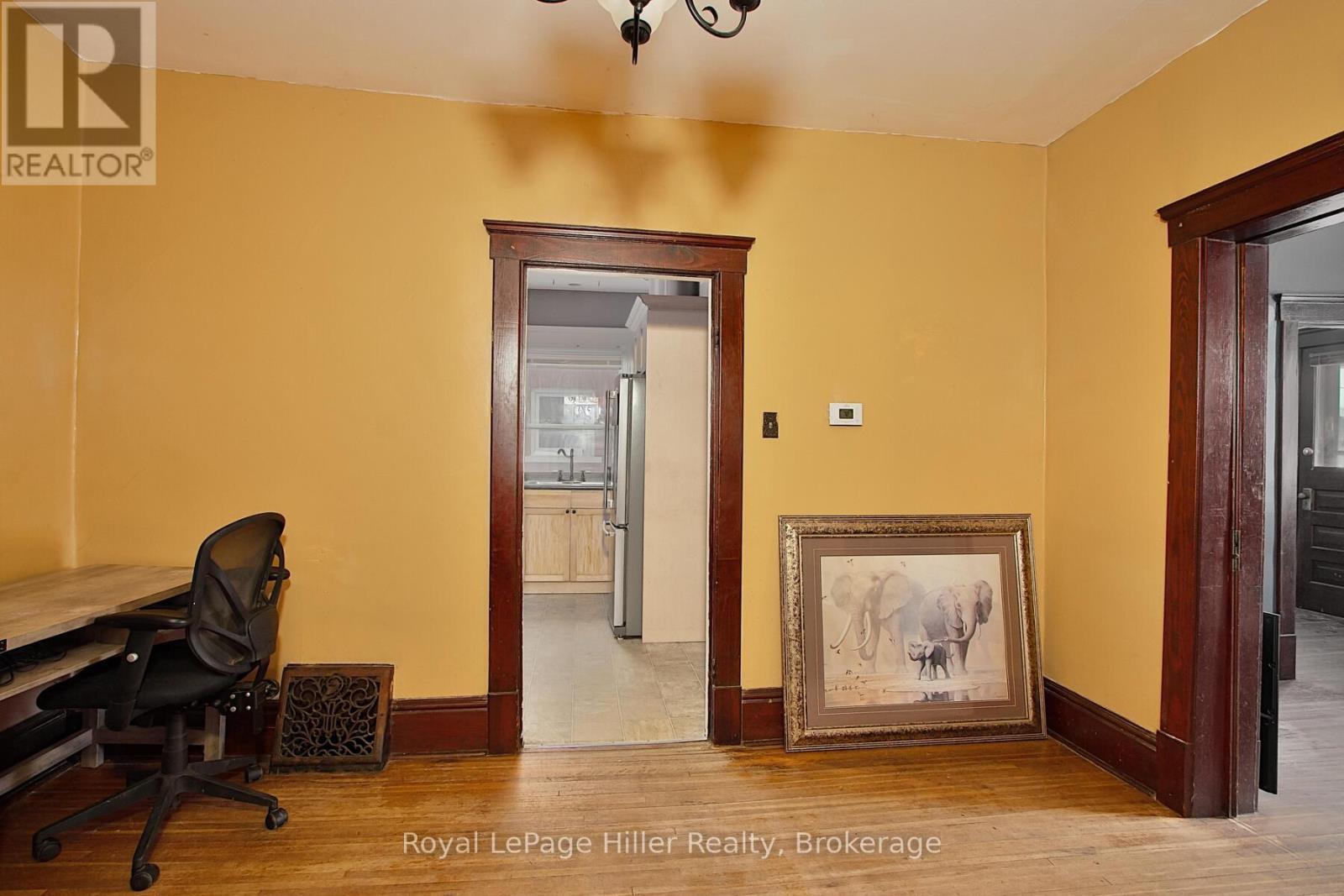 












103 MOWAT STREET

,
Stratford,




Ontario
N5A2B8

