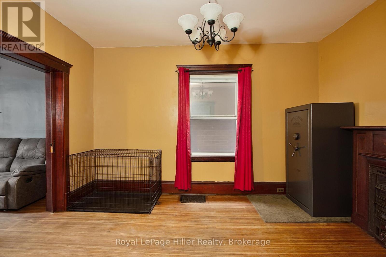 












103 MOWAT STREET

,
Stratford,




Ontario
N5A2B8

