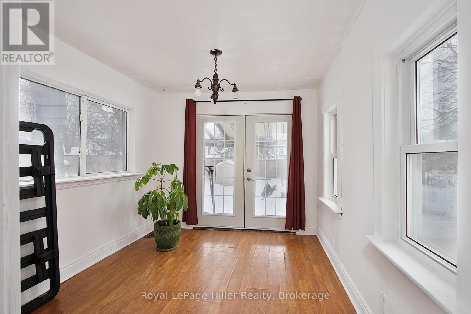 












103 MOWAT STREET

,
Stratford,




Ontario
N5A2B8

